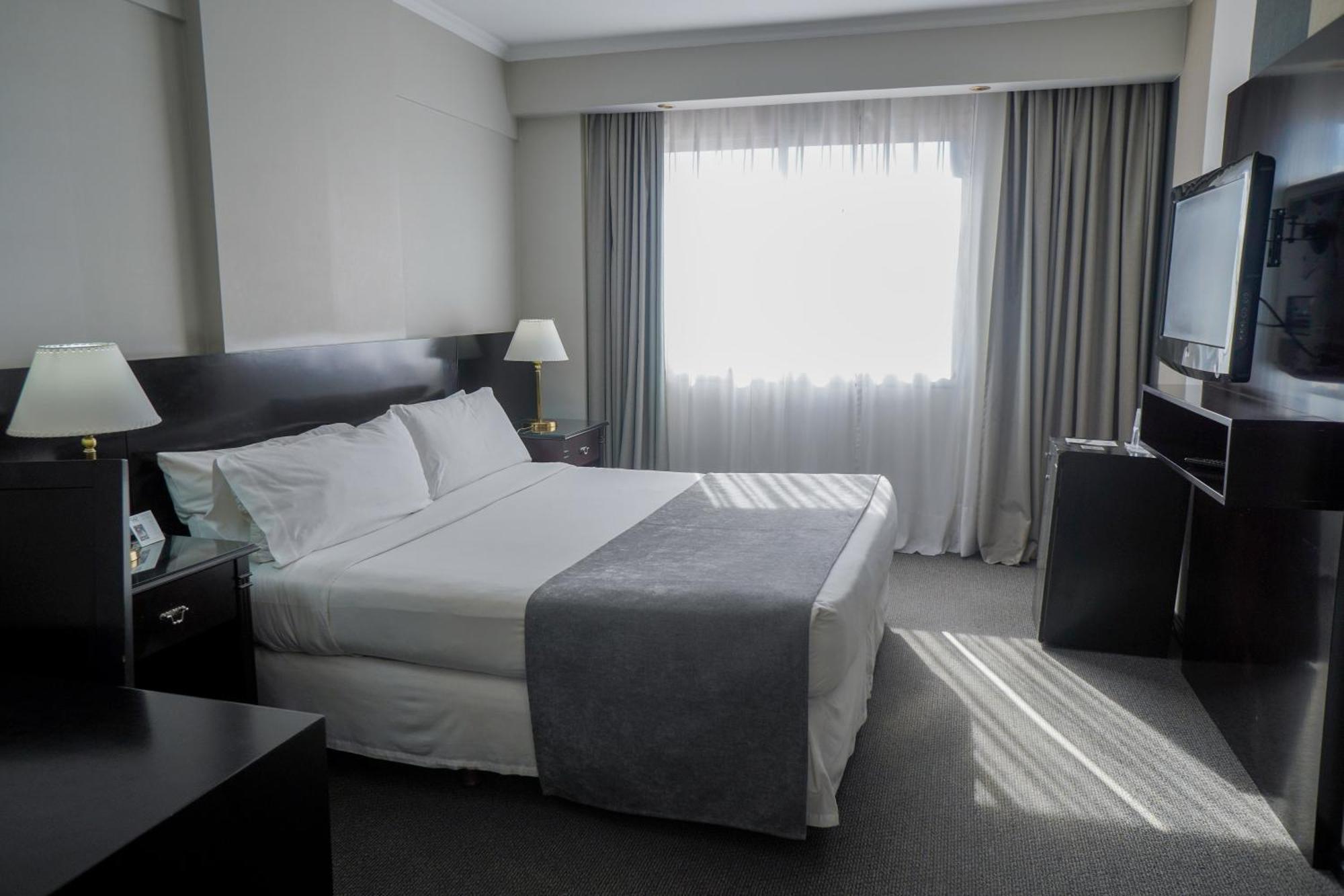 Plaza Real Suites Hotel Rosario Bagian luar foto